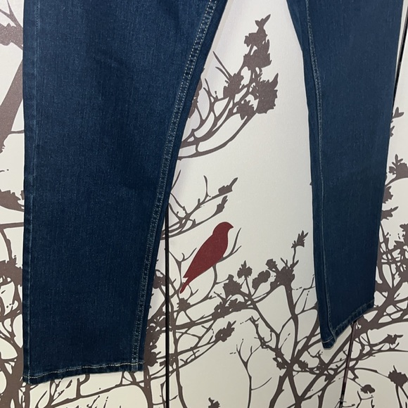 KIRKLAND Signature Men’s 32 X 30 Straight Leg Blue Jeans - Picture 5 of 17